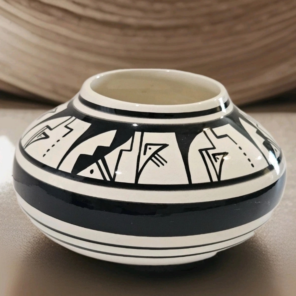 Ute Mountain Handmade Native American Pottery Bowl Black/White Signed Tribal